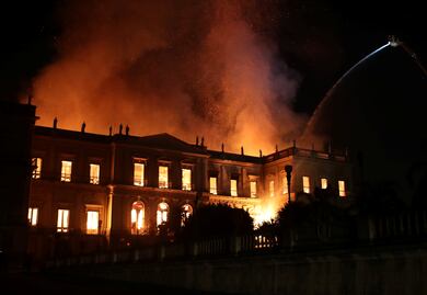 Incendio consume Museo Nacional de Río de Janeiro
