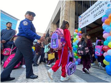“Nos ganó la almohada y con eso también el tráfico”: Así viven padres de familia el Regreso a Clases 2024