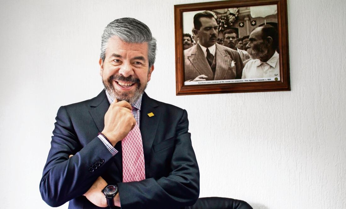 Como PRD tenemos la carga más fuerte en el ánimo ciudadano. Los que enarbolan la prueba del cambio no pudieron consolidar su tema de ser una fuerza de cambio, nuestro derrotero es estar en la lucha ciudadana, expuso Raúl Flores (ARELI MARTINEZ)