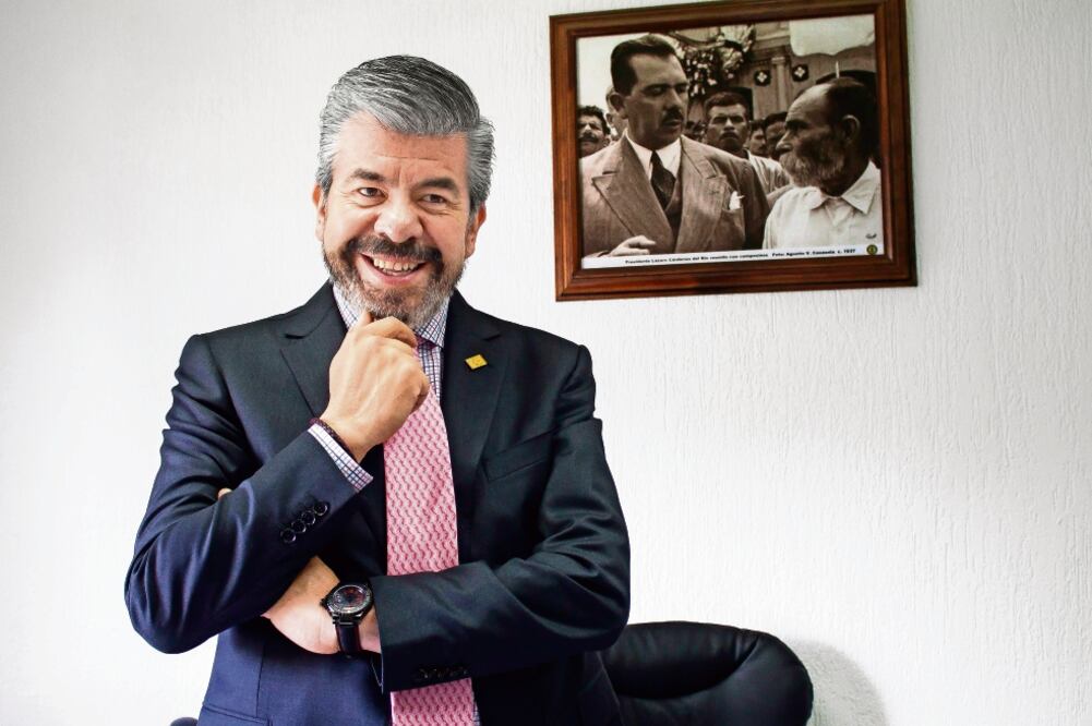 Como PRD tenemos la carga más fuerte en el ánimo ciudadano. Los que enarbolan la prueba del cambio no pudieron consolidar su tema de ser una fuerza de cambio, nuestro derrotero es estar en la lucha ciudadana, expuso Raúl Flores (ARELI MARTINEZ)