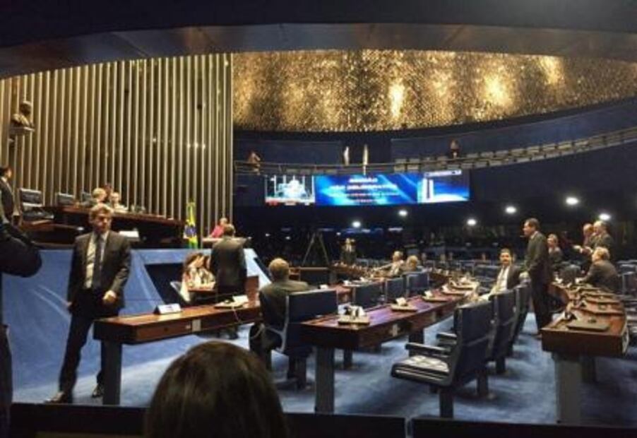 Vive proceso de Dilma confusa vuelta de tuerca