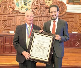 Otorgan honoris causa a jurista