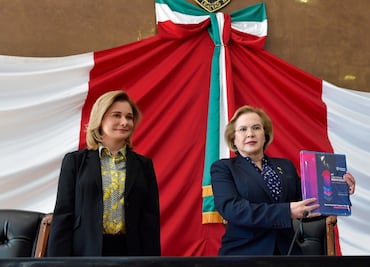 Entre protestas y aplausos, Maru Campos entrega su primer informe de actividades