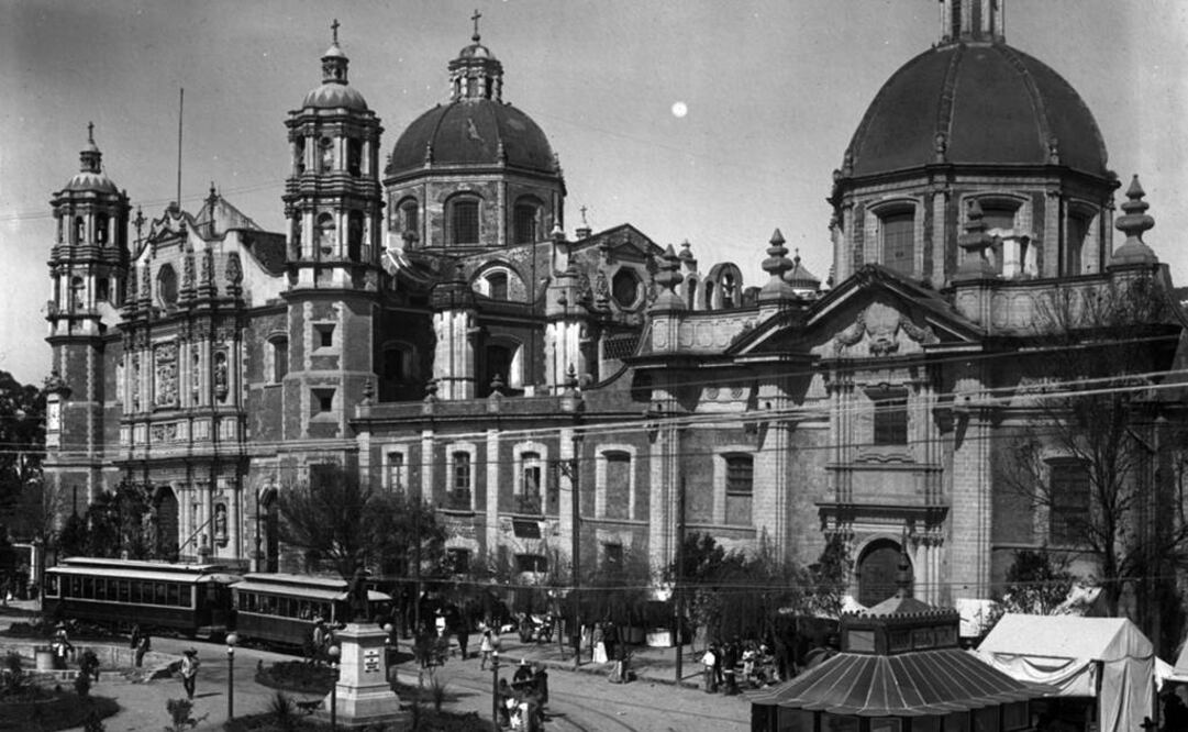 Una de las partes de la muestra está relacionada con el registro de los templos y cuenta con 22 álbumes de los cuales la mayor parte negativos y positivos. (FOTO: Notimex)