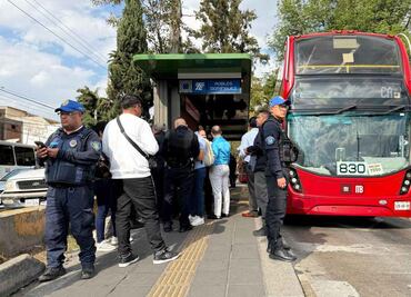 VIDEO Adulta mayor muere tras caer de escaleras del Metrobús de la Línea 7; estación Robles Domínguez se encuentra cerrada