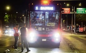 ¡Crudo! Una mujer de unos 40 años perdió la vida al ser atropellada por el Metrobús
