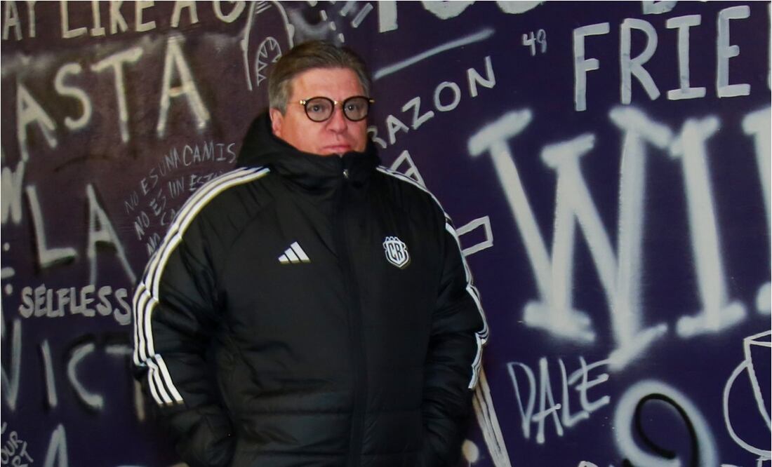 FOTO: Miguel Herrera reacciona tras la goleada en su debut con Costa Rica - @fedefutbolcrc