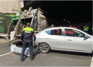 Camión de basura provoca carambola en el bajo puente de calzada San Antonio Abad; reportan 8 personas lesionadas