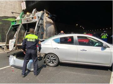 Camión de basura provoca carambola en el bajo puente de calzada San Antonio Abad; reportan 8 personas lesionadas