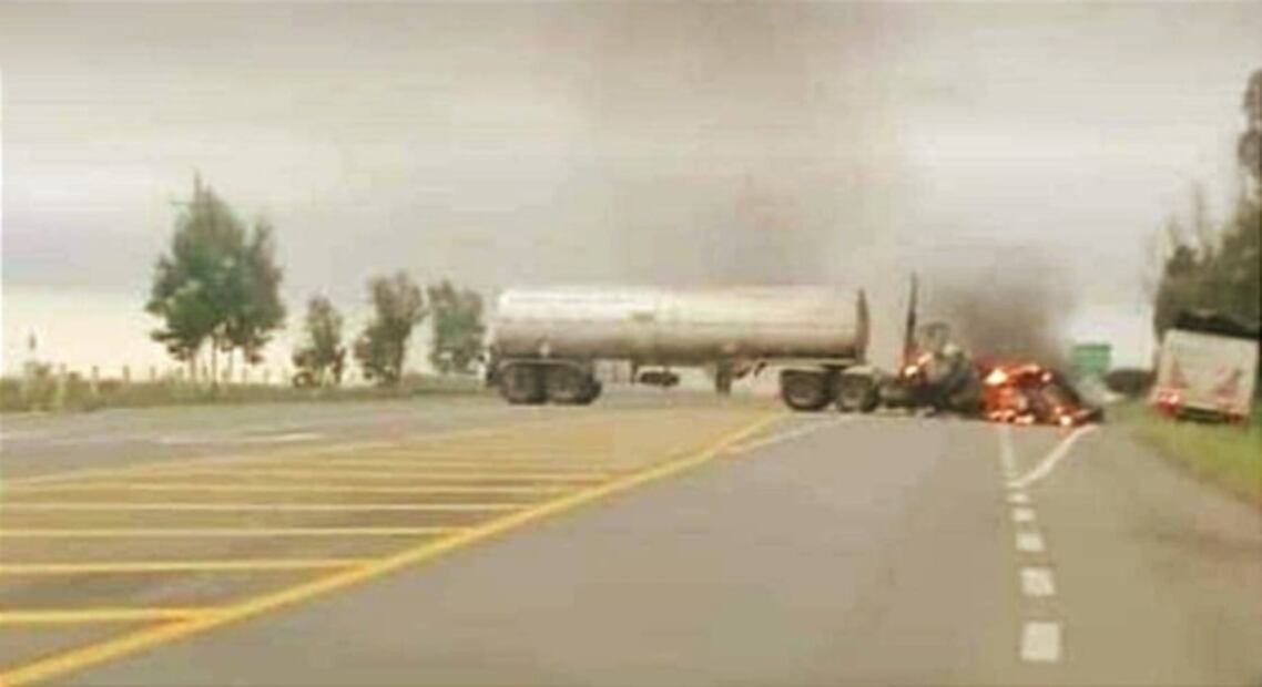 Amanecer violento en Zacatecas: Suman cinco carreteras bloqueadas por grupo criminal