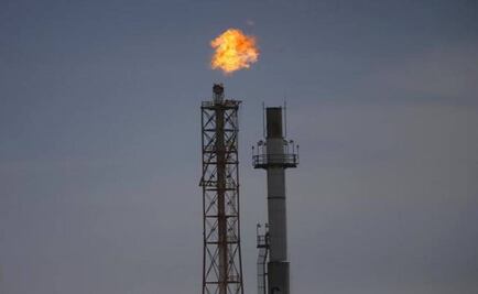 Pemex sees crude refining up more than 6 percent in 2016