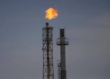 Pemex sees crude refining up more than 6 percent in 2016