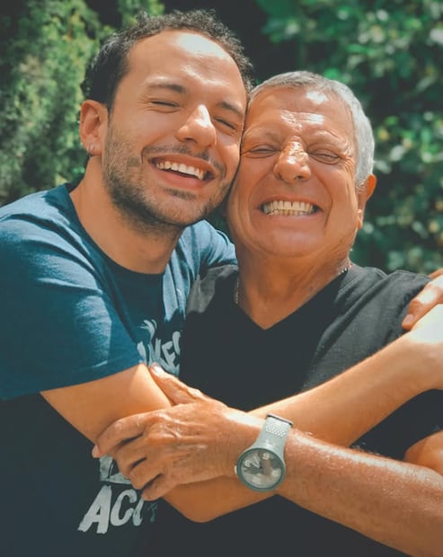 Leonardo con su padre, el actor César Bono.    
Instagram leonpato