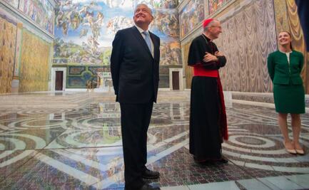 En menos de 10 minutos, recorre AMLO réplica de la Capilla Sixtina en el Zócalo capitalino