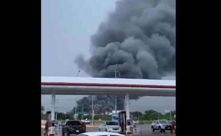 VIDEO: Incendio arrasa con dos empresas en parque industrial de Mérida, Yucatán