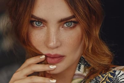 Belinda revela cómo tener pestañas largas sin usar rímel