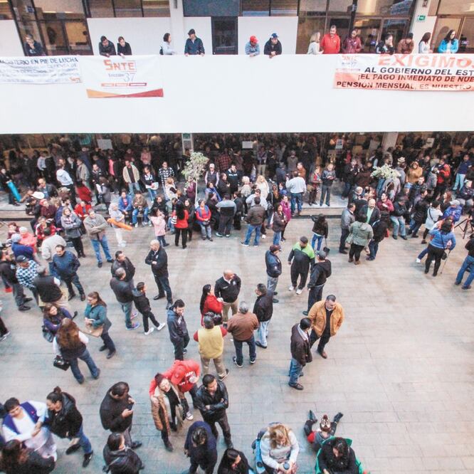 Debido a la incertidumbre que experimentan los empleados del gobierno, algunos analizan la posibilidad de una demanda colectiva contra Metlife. ARCHIVO EL UNIVERSAL