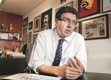 Alcanza Ríos Piter al "Bronco" en dispersión de firmas