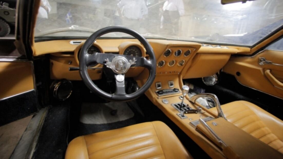 La historia del Lamborghini Miura abandonado en un estacionamiento