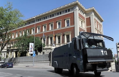 "Quita tus sucias manos de Turquía", dice Ankara al embajador de EU