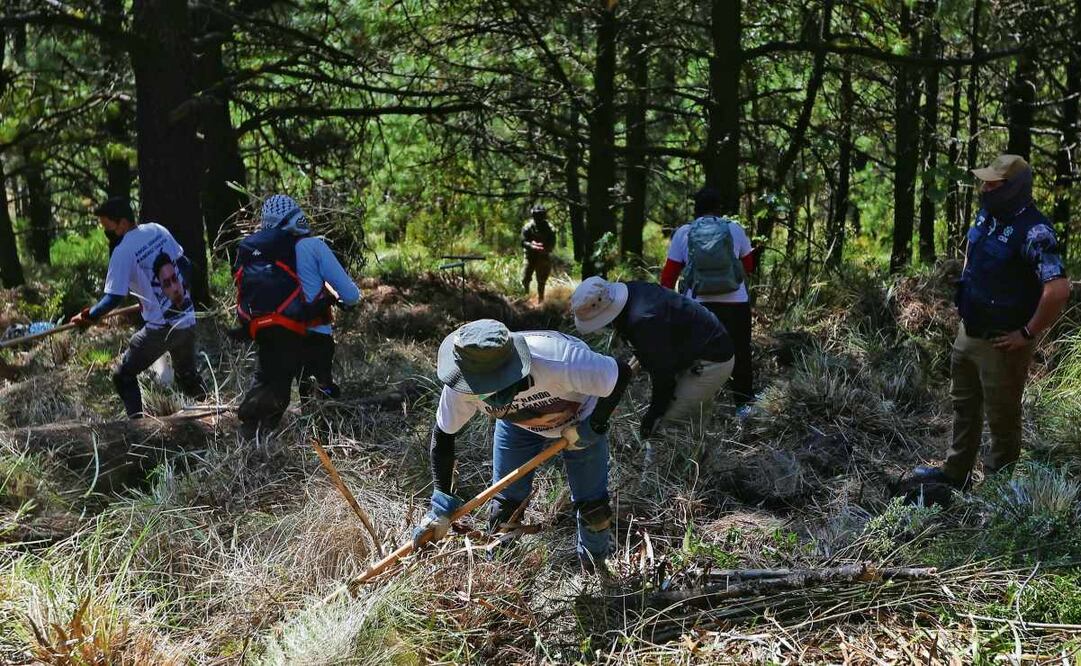 Voluntarios llevaron sus propias herramientas para apoyar en la búsqueda de los restos de Monse. Las tareas se realizaron junto a las autoridades 28 de enero. Foto: Fernanda Rojas / EL UNIVERSAL