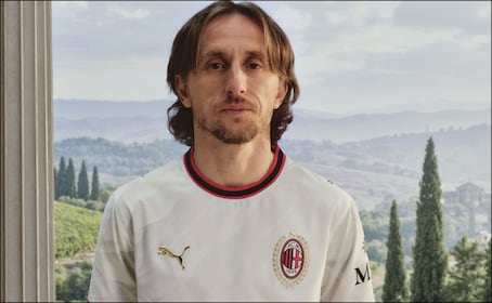 Luka Modric extiende su historia con el AC Milan y jugará una temporada más