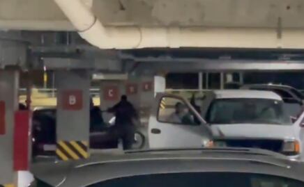 Video. Ataque armado en estacionamiento de centro comercial en Zacatecas deja un muerto y un herido