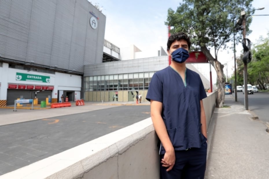 Recibió al primero y despidió al último paciente: Así fue el trabajo del dr. Andrés en la Unidad Covid Citibanamex