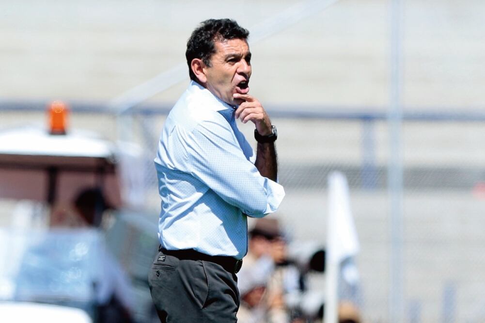 El estratega auriazul acepta los reclamos de sus seguidores. (IMAGO 7)