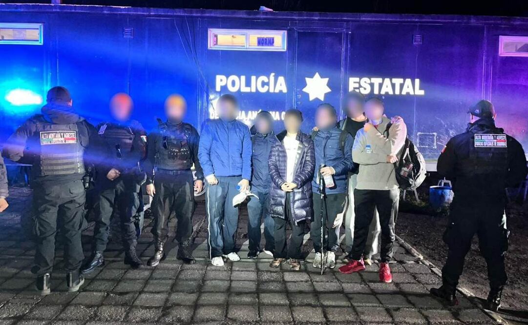 Los policías estatales lograron ubicar a los montañistas en buen estado de salud y comenzaron el descenso. Foto: Especial