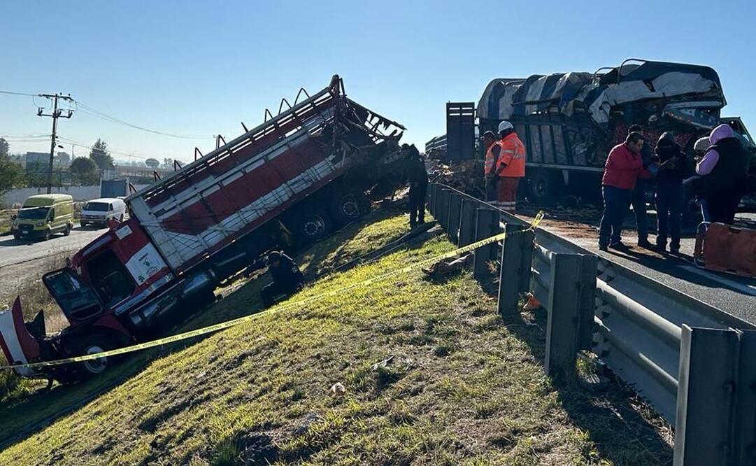 Choque entre camiones en Circuito Exterior Mexiquense / Foto: Especial