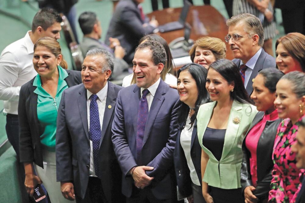 Arturo Herrera recibió el respaldo de las bancadas de Morena, PT, PES, PRI, MC y el partido Verde. Foto/IVÁN STEPHENS. EL UNIVERSAL