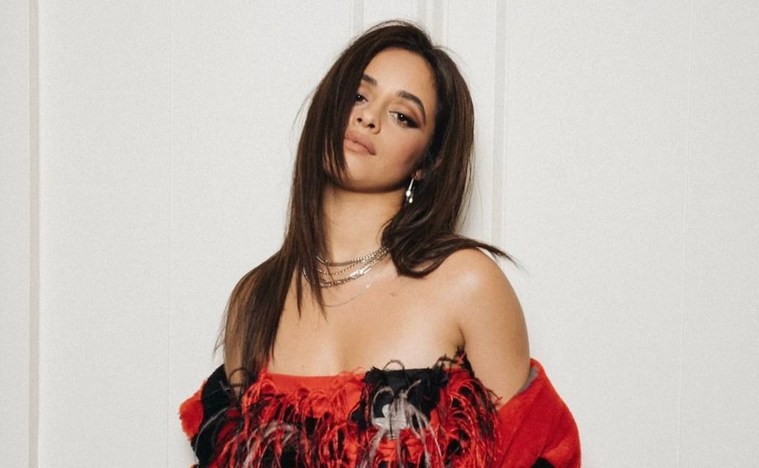 Camila Cabello luce vestido del diseñador mexicano Carlos Pineda para anunciar su participación en la Champions League / Foto: Instagram @camila_cabello