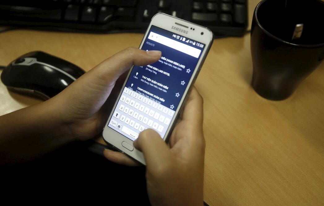 La gente adquiere planes de datos por la necesidad de estar conectado (ARCHIVO REUTERS)