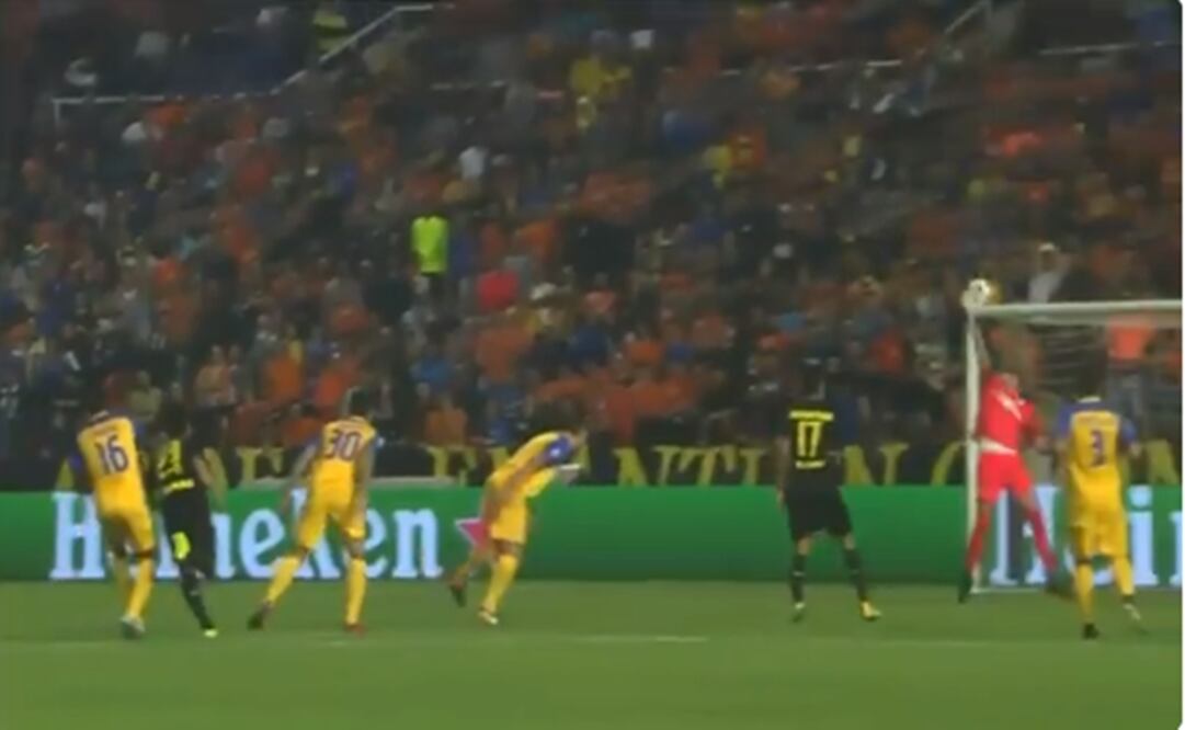 Especial.  Las dos ocasiones más claras para marcar fueron un remate del japonés Shinji Kagawa.