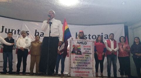​Protesta activista transgénero en evento de AMLO