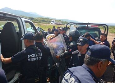 Detienen a 38 normalistas tras "choque" con policías en Michoacán