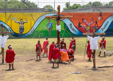 Realizan viacrucis en Reclusorios de la CDMX