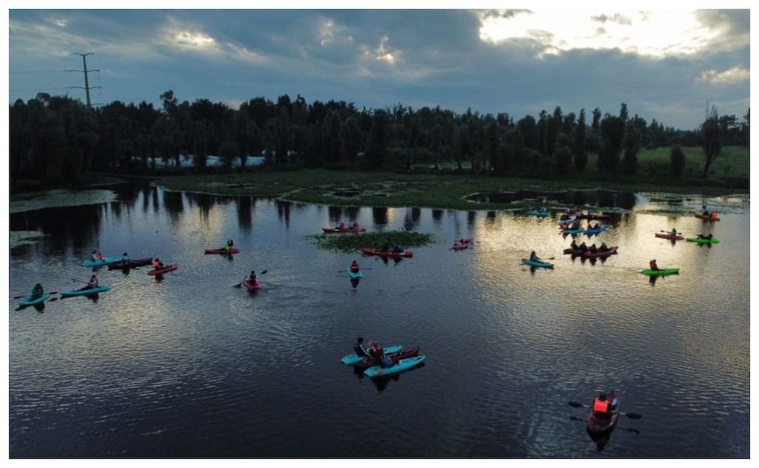 Conoce cuánto cuesta navegar en los lagos de Xochimilco a bordo de un kayak. Imagen: Facebook Trajineras Xochimilco