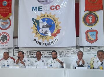 Extrabajadores del puerto de Veracruz van por bienes despojados durante requisa de Salinas