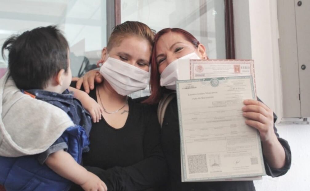 Registran a primer bebé de pareja del mismo sexo en Morelos