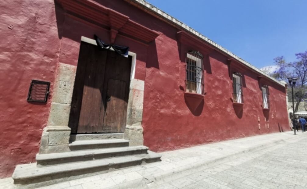 Estados cancelan fiestas en casas, cierran bares y dan permisos a trabajadores por coronavirus