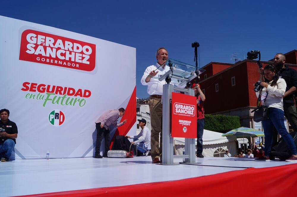 En la explanada de la Alhóndiga de Granaditas, el abanderado priísta Gerardo Sánchez se comprometió a “domar la bestia” de la inseguridad. (Foto: Xóchitl Álvarez / EL UNIVERSAL)