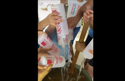 Video. ¿Es para curar heridas o al corazón? Jóvenes hacen “aguas locas” con alcohol etílico y se hace viral