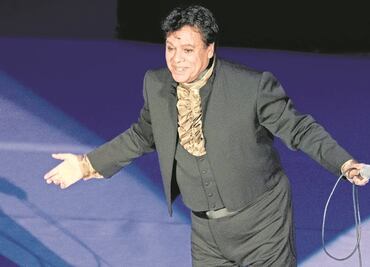 Recuerdan el natalicio de Juan Gabriel con misa en Parácuaro