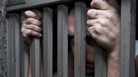 Madre termina en prisión tras vengarse del niño que hacía bullying a su hijo