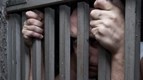 Madre termina en prisión tras vengarse del niño que hacía bullying a su hijo