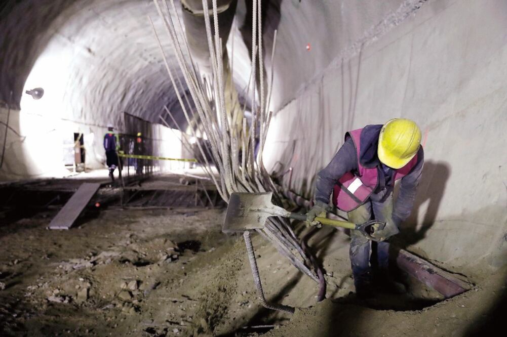 La primera etapa de la obra que incluye la construcción del túnel debió estar lista en diciembre de 2016; siguen las labores. (CHISTOPHER ROGEL. EL UNIVERSAL)