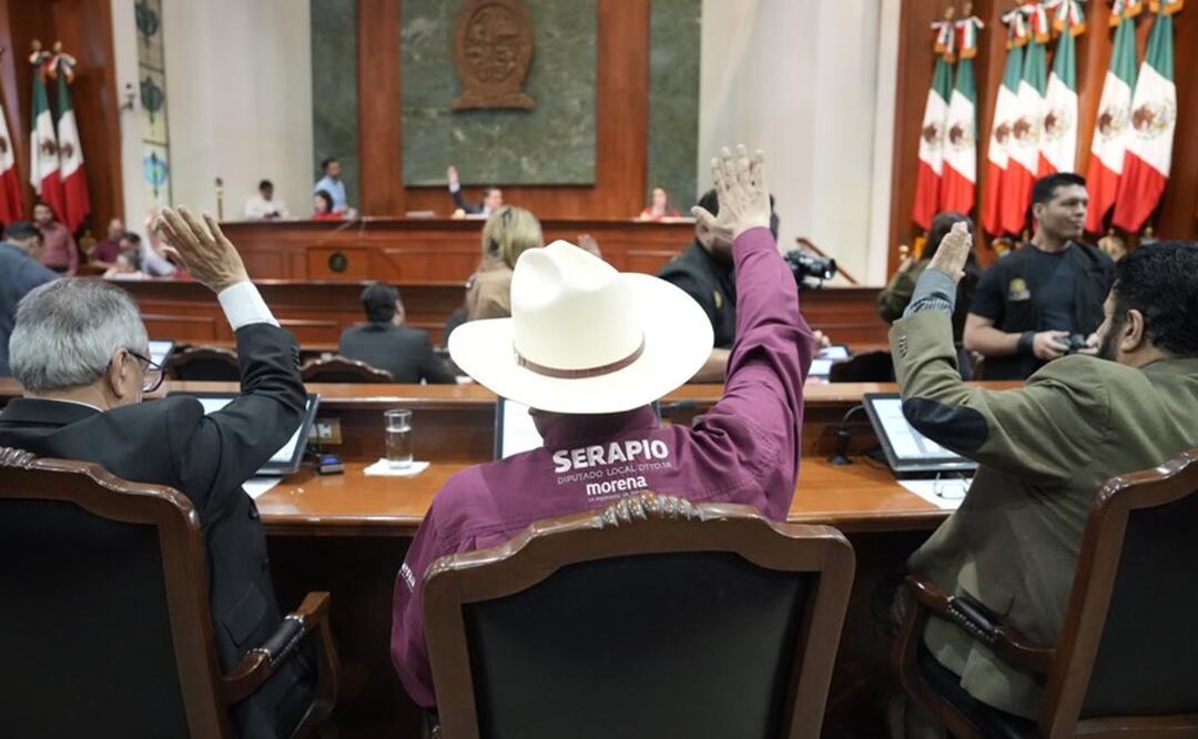 En la sesión extraordinaria del Congreso del Estado aprobaron el presupuesto de 69 mil 596 millones de pesos. Foto: Cortesía