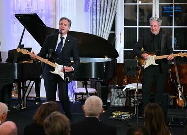 El blues de Blinken: secretario de Estado de EU demuestra su aptitud musical